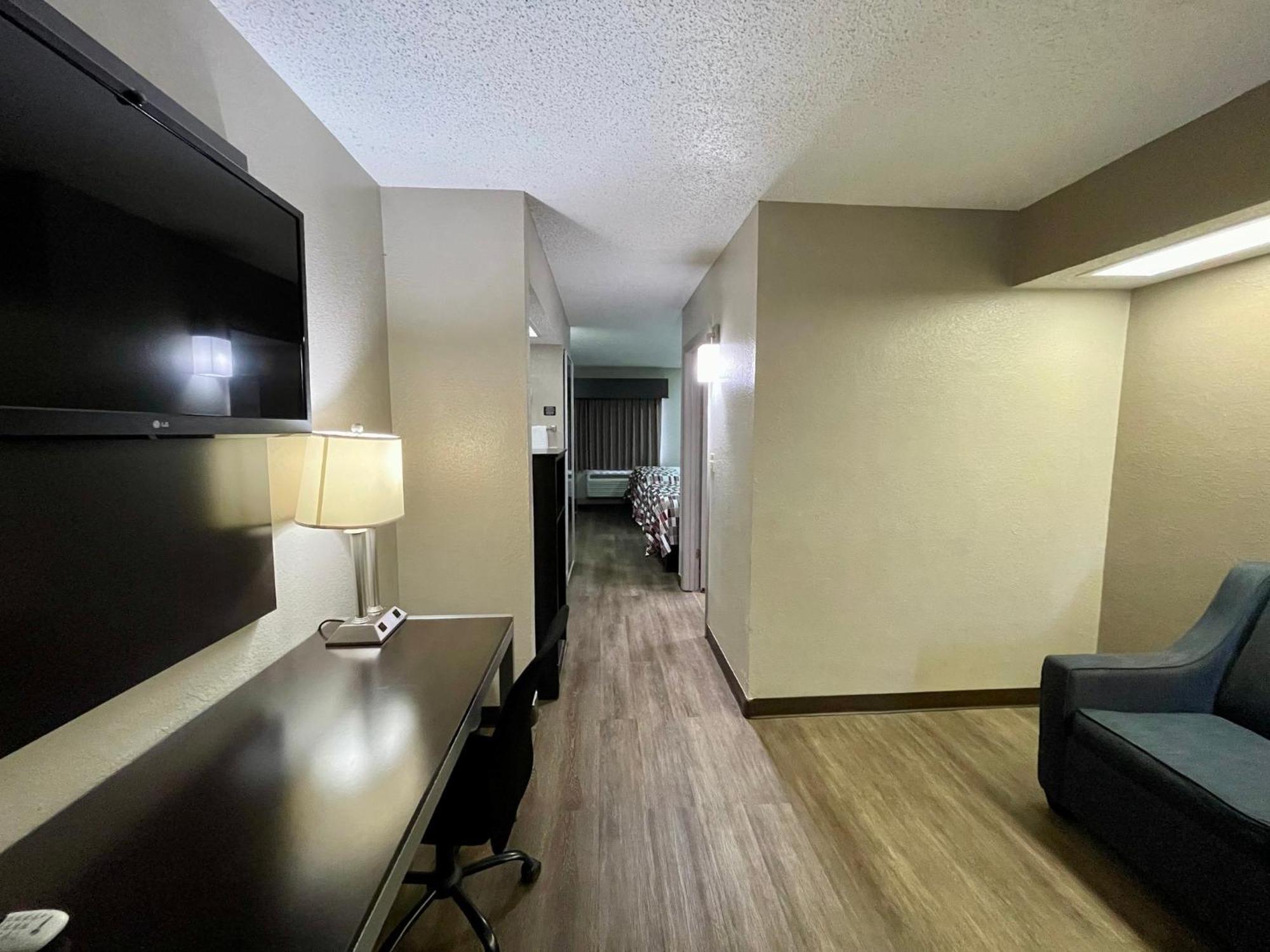 Red Roof Inn & Suites Jackson - Richland Extérieur photo