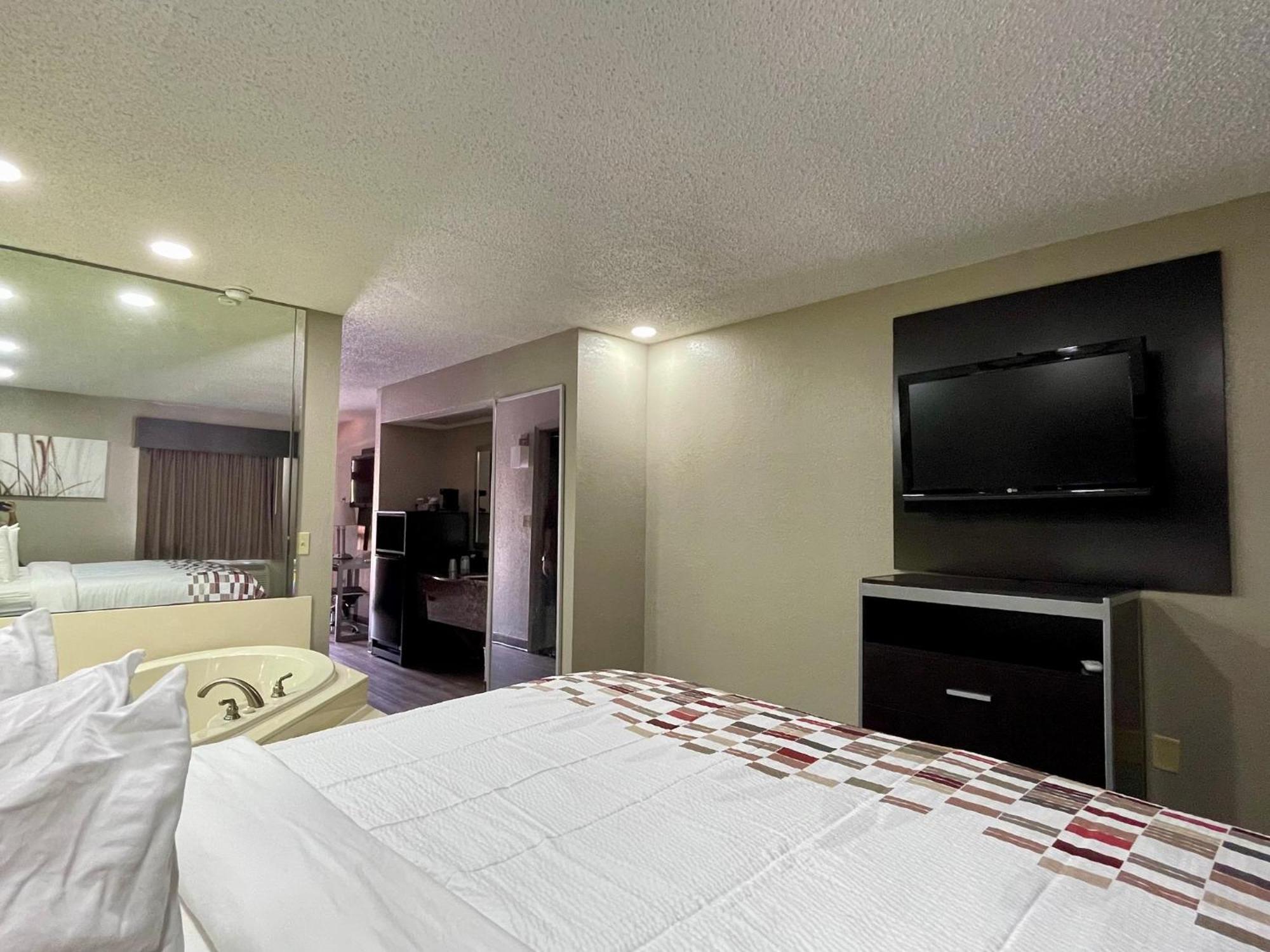 Red Roof Inn & Suites Jackson - Richland Extérieur photo