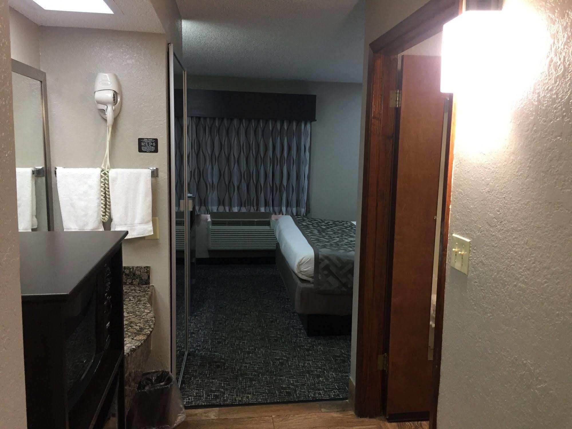 Red Roof Inn & Suites Jackson - Richland Extérieur photo